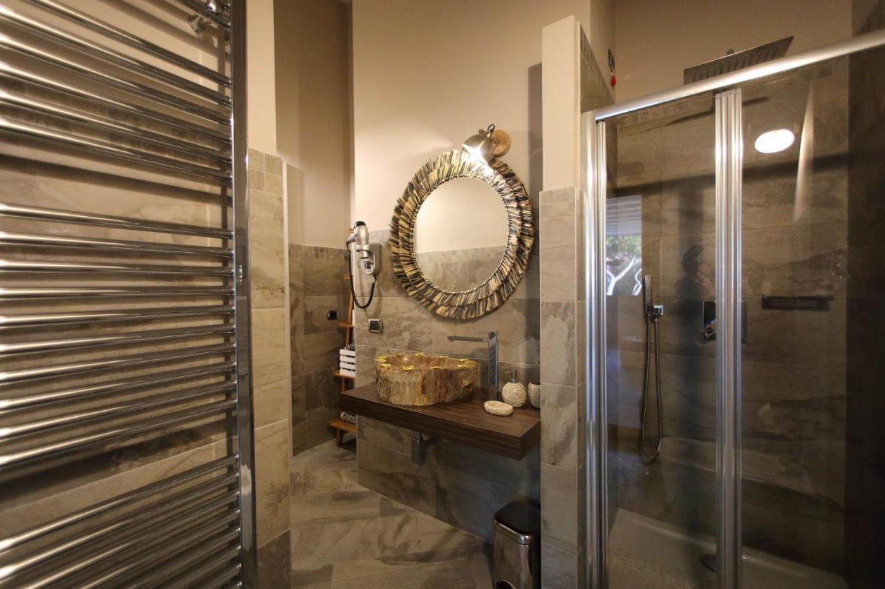 B&B Bellavista Exclusive In Zona Centrale Con Piscina Riscaldata E Jacuzzi Vista Lago Ντεζεντσάνο ντελ Γκάρντα Εξωτερικό φωτογραφία