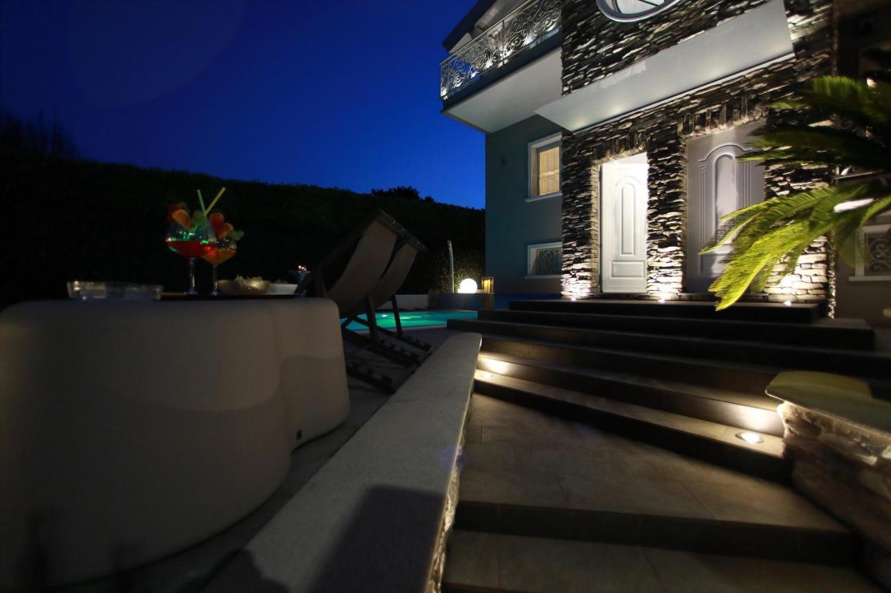 B&B Bellavista Exclusive In Zona Centrale Con Piscina Riscaldata E Jacuzzi Vista Lago Ντεζεντσάνο ντελ Γκάρντα Εξωτερικό φωτογραφία